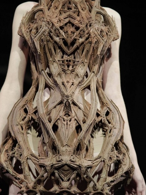 fashion skeleton bones Anatomy alexander mcqueen Dior Givenchy Jean