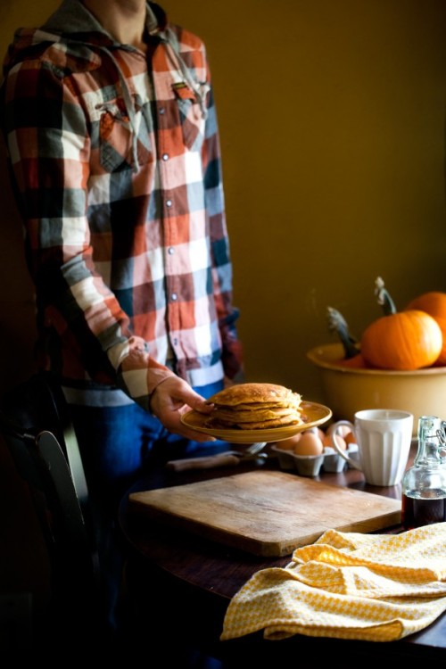 noperfectdayforbananafish:

(via Pumpkin Oat Pancakes | Chasing Delicious)
