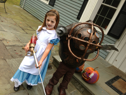Cosplay Wednesday (Halloween Edition): BioShock
Best costumes for children, ever?!
insanelygaming:

The end result of Operation Rapture! I present you my children. Happy Halloween!
(via operationrapture)
