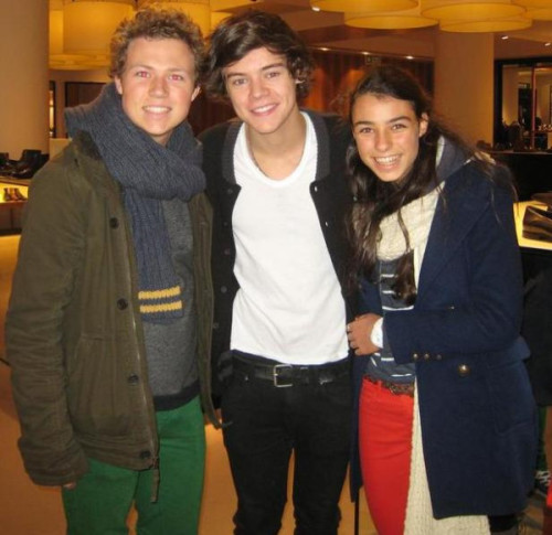 Harry with fans - 29.10.12 - London