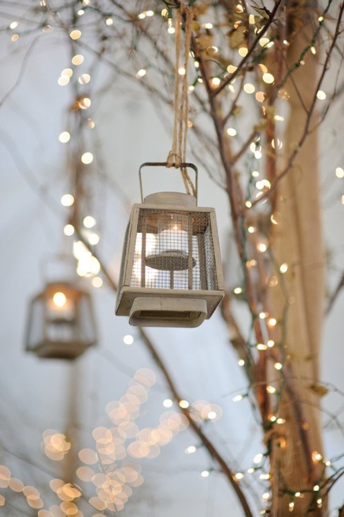 outdoor decor: lanterns and fairylights (via Style Me Pretty)
