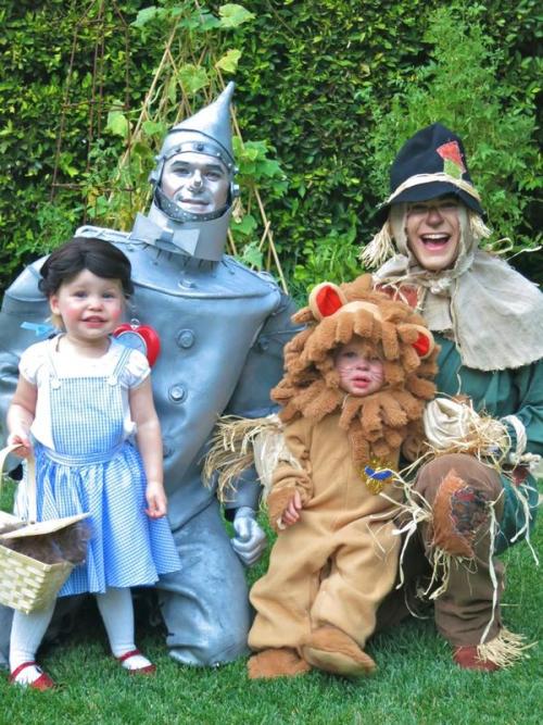 Champions of Halloween: the Burtka-Harris Family. I’m keeping my eye on that little Harper — she’s not to be trifled with.
She did Dorothy better than Violet Affleck or Ruby Maguire, who both showed up to this party in the same costume. (Awkward.)