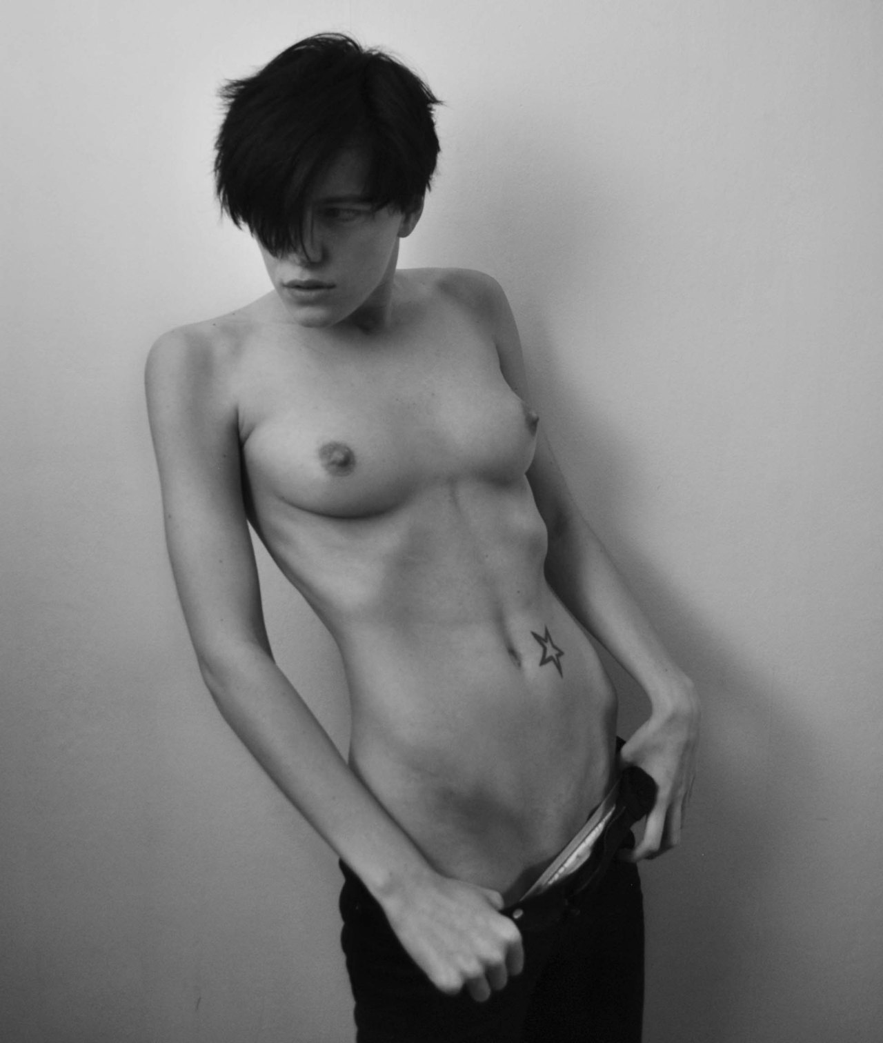 Linder topless erika Natalie Krill