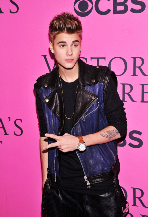 Justin on the pink carpet for the Victoria’s Secret Fashion Show!