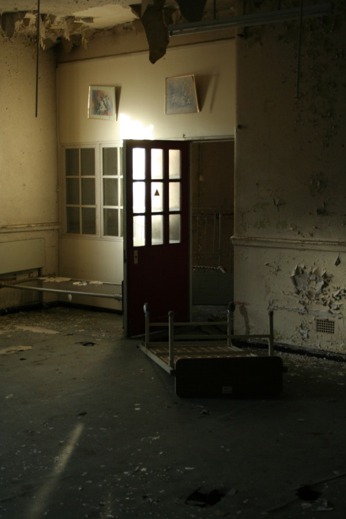 A bedroom within a ward, with beds still remaining.