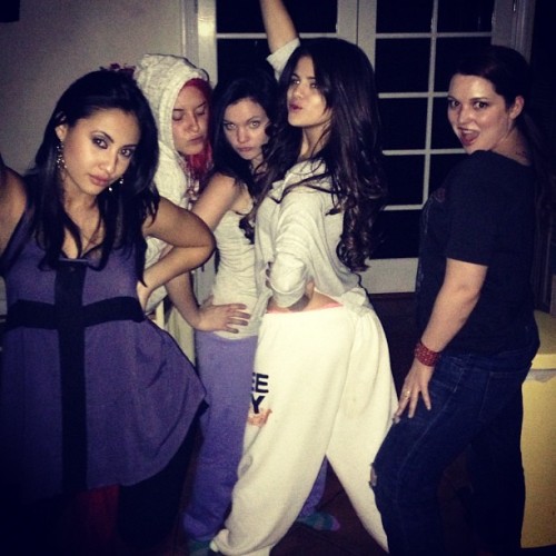  The original photo of Selena and her friends :) 