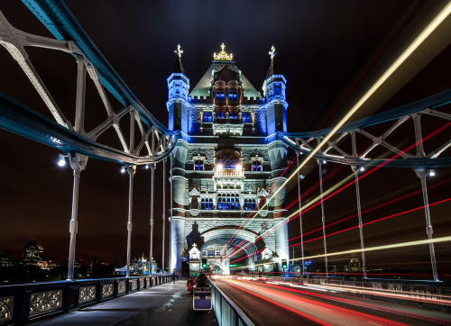 anjaylow:

olympic tower bridge in london.
