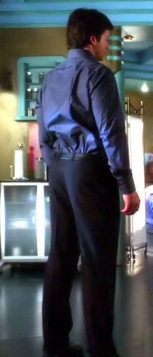 look at tom welling&#8217;s booty