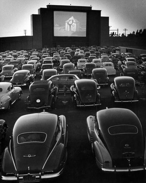 castaroundvintage:

Photo by Allan Grant.
Drive-In Theater at San Francisco, 1948
