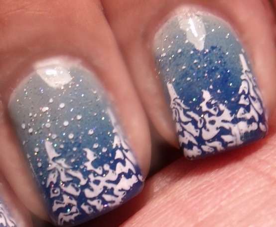 Really cute Christmas nails!