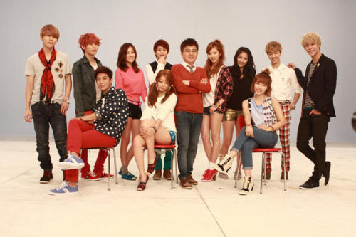 Photo: 121128 Shoe Marker Twitter Update: BEAST and 4Minute with President Hong