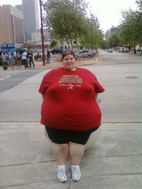 feederismdaily:

mckaty:

ussbbw:

The streets of Houston, America’s fattest city.

Love how wide she is.

What a sight
