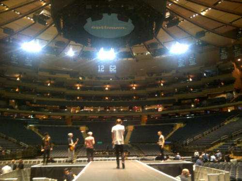 The boys at sound check. 3/12/12
Elle x