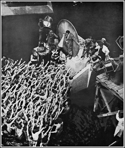 criterioncollection:

Fritz Lang makes Metropolis. 
