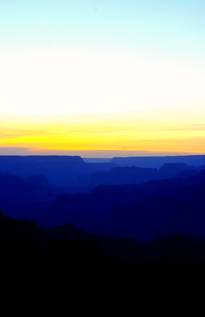 senerii:  Grand Canyon sunset, Meteor Crater, Route 66 by George Gibbs on Flickr.