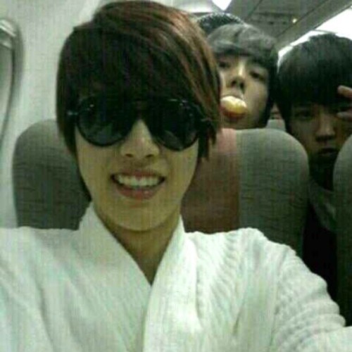 Inspirits will never forget the day Sungyeol showes up at the airport with a bathrobe on >:) #sungyeol #woohyun #dongwoo #2woo #dinowoo #namu #infinite #infiniteisback #s4s #inspirit #kpopshoutouts #kpopshoutout #kpop