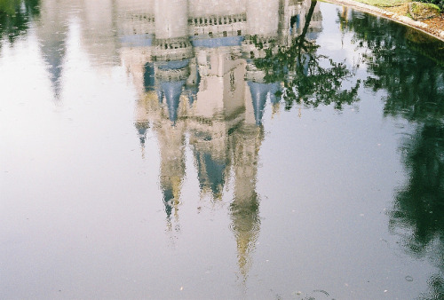 b4rrie: It’s Raining At Disney by Di Farah on Flickr. 