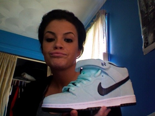 duckface and a tennis shoe?  or does the shoe just smell really bad?  either way, gross.
