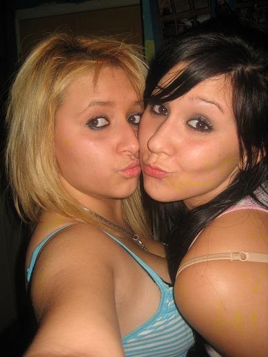 yet another duckface pic from our email, and it&#8217;s two duckfaces for the price of one. oh, and honey? if you&#8217;re gonna show off your bra straps, can you at least make it a cute bra?