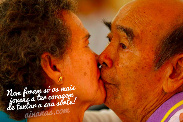 old people kissing