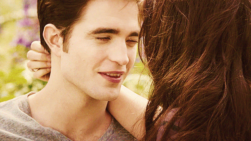 Twilight Saga Edward Bella Kissing Scenes Survivor Vote And Kiss