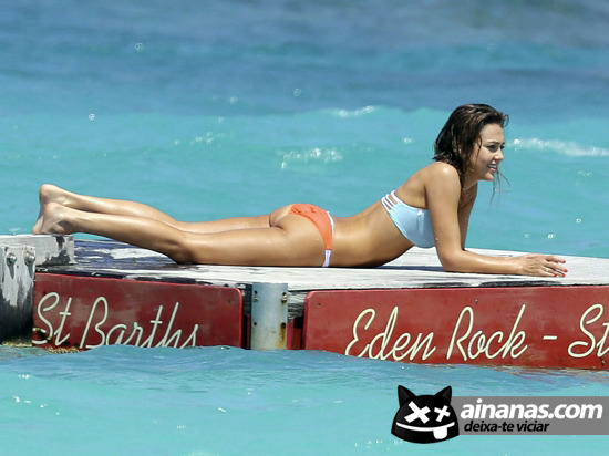 Jessica Alba em bikini - ainanas.com