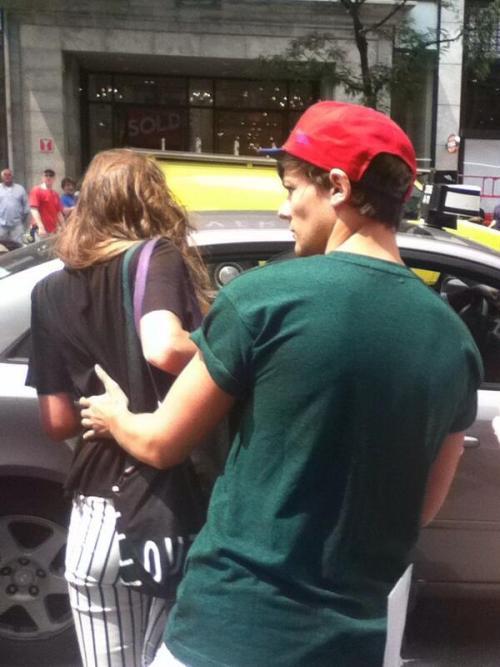 harrysjstable: Louis and Eleanor in Montreal today 