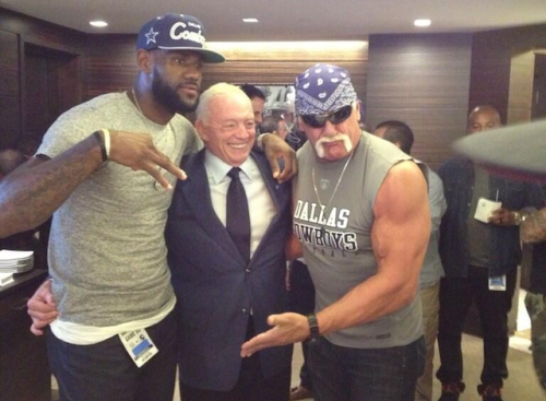 Hulk Hogan has a new Wolf Pack. (Twitter)