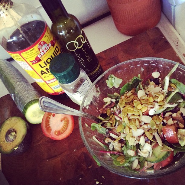 mscurleebikini: Avocado + Oils instead of dressing. Nuts instead of meat. #salad #vegan #homemade #raw #foodporn (at the Drift Refine kitchen) 