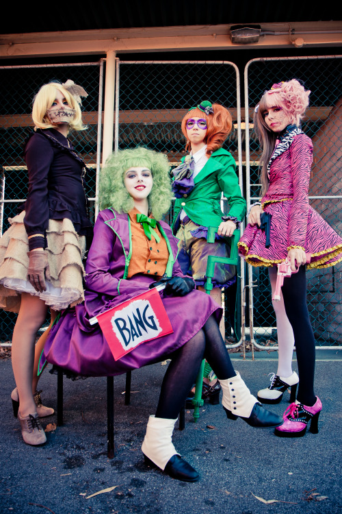 tempestpaige: moxycrimefighter: galaxyshiba: Fem! Batman Villians ♣Lolita inspired♣ All costumes designed by each of us. From left to right.Scarcrow- Adamantium-soulJoker- PerilousseasRiddler- LilacincrementTwo Face- GalaxyshibaPhotog- Ahbutography SCREAMING AND CRYING CRYING OVER THAT TWOFACE GOOD LORD Amazing. Especially that Two Face suit, holy crap. Well done by all! 