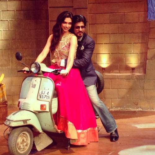 Get On The Scooter Baby .. SRK &amp;amp; Deepika Shooting for comedy night with kapil