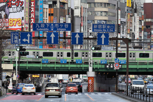 Yamanote Line Near Shinjuku Station by kiri-fuda on Flickr.