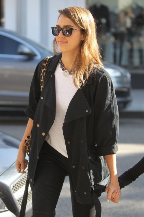 celebstarlets: 12/22/13 - Jessica Alba out in Beverly Hills. 