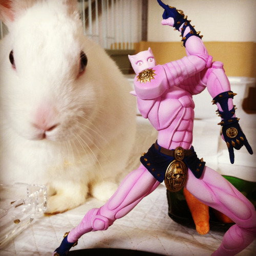The bunny doesn’t bite the dust, Killer Queen does.