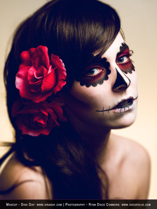 Skull half face halloween makeup