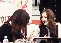 so they play and sica loses but seobb's a good maknae so she doesn't hit her fave unnie