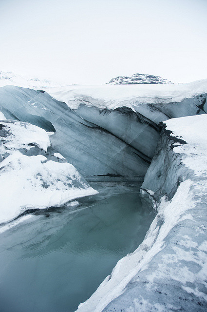 achsen: Water, snow and ice at Sólheimajökull glacier by LimeWave Photo on Flickr.