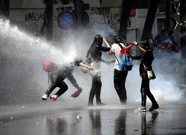 Water canon targets a single protester in Ankara (time/date unknown)