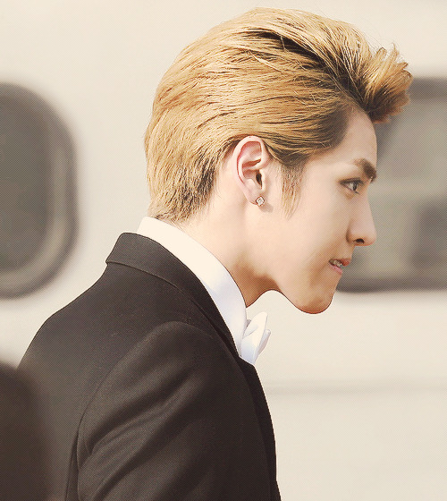 8/100 pictures of kris.