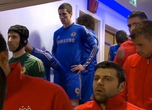 ilovetorrelsea: Am I the only one who thinks it looks like that arm is in Torres pants… Just look at it N A N D O&#160;! 
