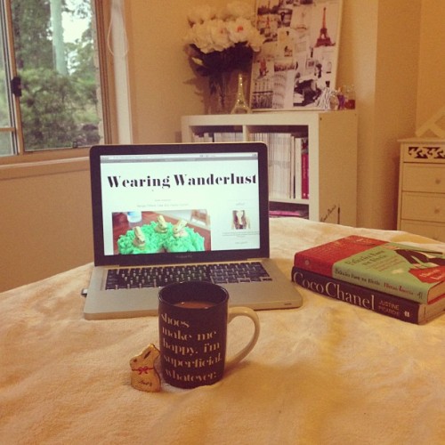 rose-tea-in-paris: Blogging, some good reads, a cup of tea and a yummy Lindt bunny!
