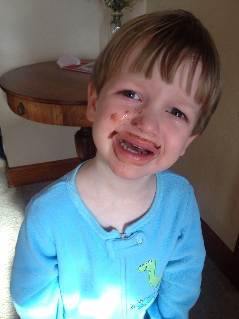 «Εγώ δεν θα τον αφήσει να σκουπίσει το πρόσωπό του σοκολάτα στο πουκάμισό μου."  Υποβλήθηκε από: Heather Κ. Τοποθεσία: Iowa, Ηνωμένες Πολιτείες