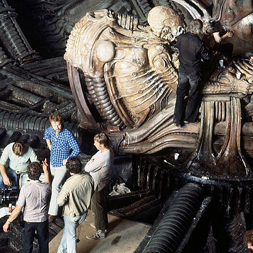 Aliens and Predators, Finishing up the “space jockey” on the derelict...