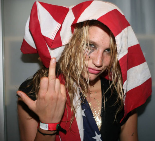 ke$ha&#8217;s stupid fucking duckface (and taste in hats) deserves your hate, people. we killed the naughty-word filters, so cuss your little hearts out!