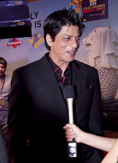 SRK on the red carpet at the Zee Cine Awards