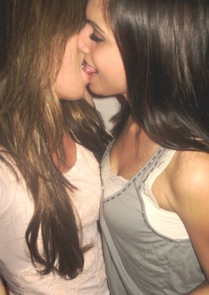 Kissing While Teen Brunette With 110
