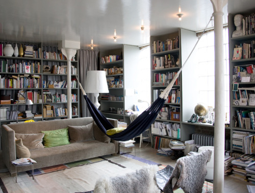 Hammock that swings regardless of the weather wordpainting: Wow … this will be my room in the afterlife! An eternity of lounging and reading. 