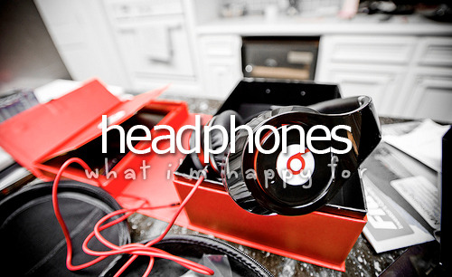 whatimhappyfor:


What I’m happy for&#160;» Headphones

