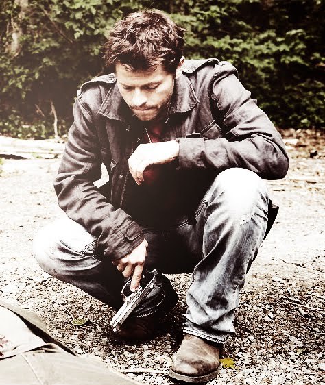 mostly10: sailornelly: Crush of the Day - Misha Collins Is that a gun or are you happy to see me? haha god damned it you’re ridiculously hot. it’s just not okay. 