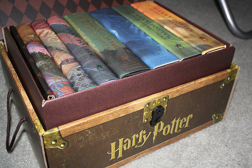 The HP chest looks cool! I wish I could have this. But I have 5 in paperback and 2 in hard cover.